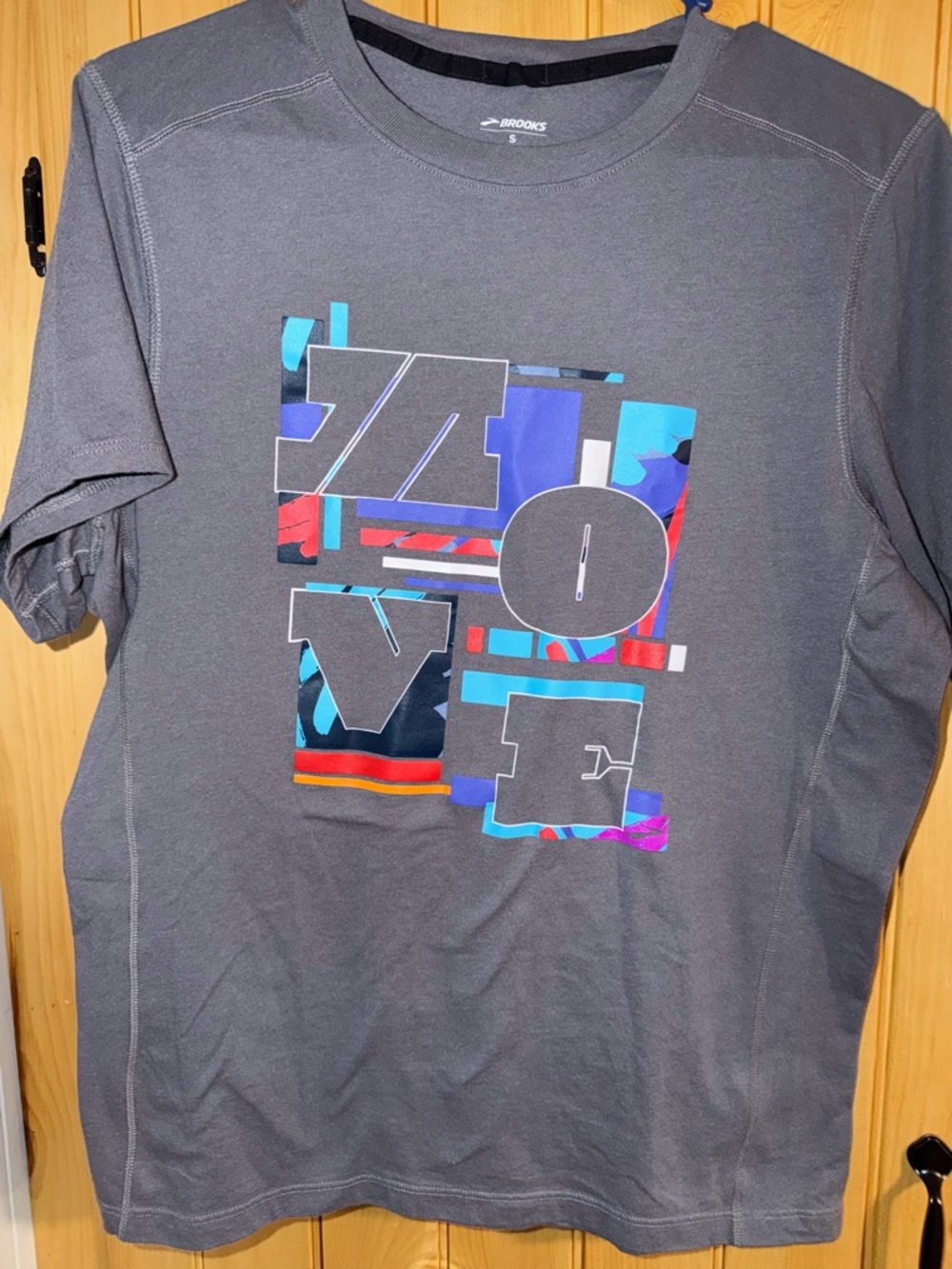 Brooks Men's Gray Graphic Short-Sleeve Shirt- Size Small